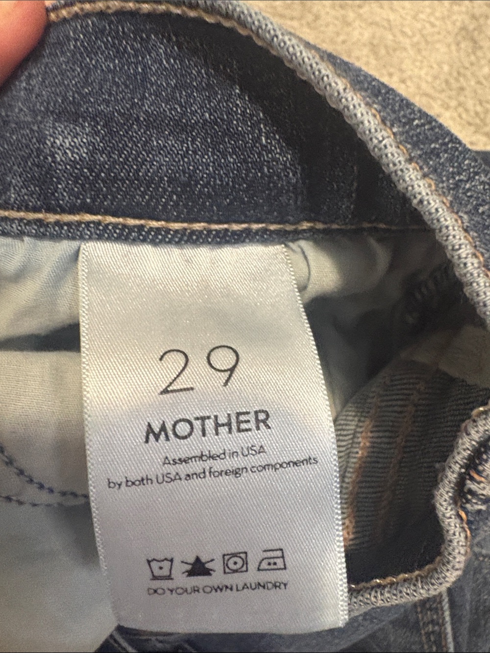 The Insider Crop Step Fray in Girl Crush
MOTHER size 29 - Picture 9 of 10